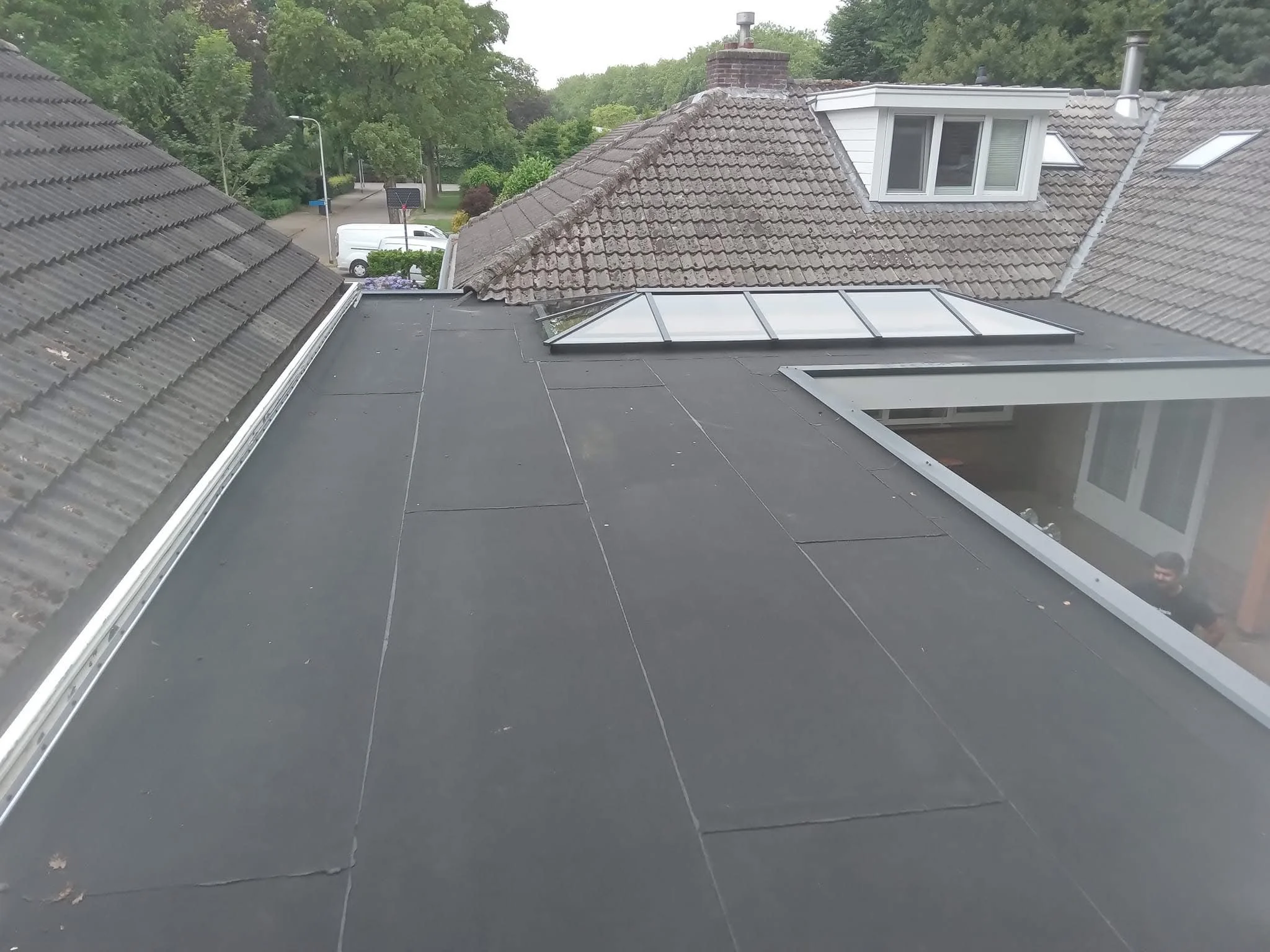 Overkapping geplaatst met bitumen dak